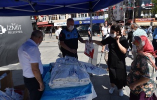 İzmit Belediyesi'nden vatandaşa 25 bin kurban poşeti