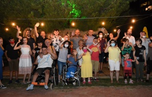 Engelsiz Kafe'de aileler yeniden bir arada