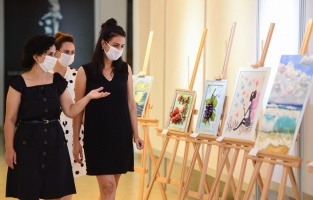 İlk sergiler, yeni normallerle açıldı