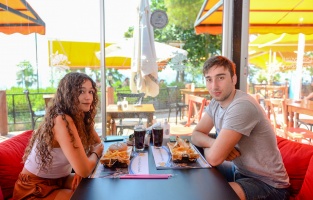 Gençlere bayram sürprizi