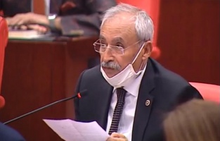 'Saraylarınızda şatafatınızdan, peşkeş çekmekten ödün vermediniz!'