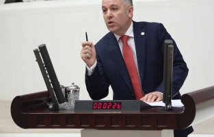 'Hekimler alkış değil haklarını istiyor!'