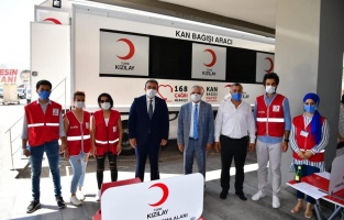 Başkan Soner Çetin kan bağışında bulundu