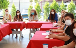 Bayraklı'da kadınlar 'mutfak' kuruyor