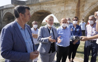 Başkan Becan'dan tarihi taş köprü için çağrı
