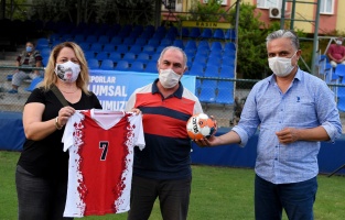 Muratpaşa'dan amatör kulüplere malzeme desteği