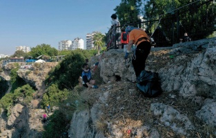Falezlerde çevre temizliği yapıldı