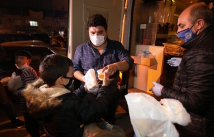 İzmir'in yaraları birlikte sarılıyor