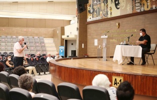 Karşıyaka tek yürek!