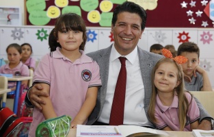 Döşemealtı Belediyesi'nden uzaktan eğitime tablet desteği