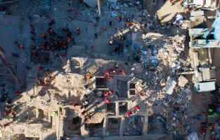 Bakan Kurum: 'Binası az hasarlılar evlerine girebilir'