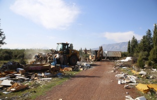 Döşemealtı'ndan ormanda temizlik operasyonu