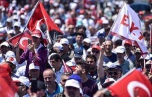 EYT'lilerden torba yasaya tepki!