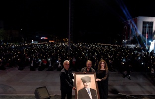 Atatürk sevgisi Antalya'yı aydınlattı!