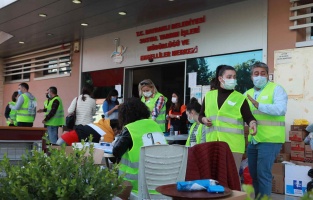 Bayraklı'nın gönüllü ordusu gece gündüz çalışıyor