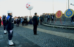 Kuşadası Ata'sını saygıyla andı