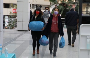 Başkan Hürriyet'in çağrısıyla İzmit halkı İzmirli kardeşleri için seferber oldu