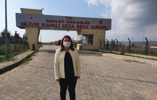 CHP'li Gülizar Biçer Karaca'dan Osman Kavala'ya ziyaret