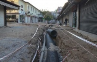 Kuşadası çarşılarında 6 noktada yenileme çalışmaları sürüyor