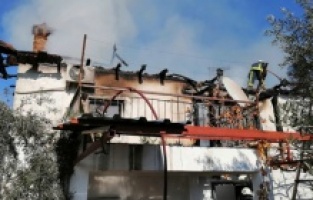 Evleri yanan ailelere Döşemealtı Belediyesi sahip çıktı