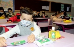 Alper Abilerinden çocuklara hijyen seti