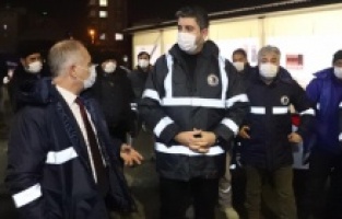 Başkan Yüksel, karla mücadele ekiplerinin yoğun mesaisine katıldı