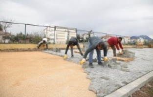 Çıplaklı Mahallesi’ne parke yol