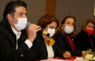 Döşemealtı Belediyesi üreten kadınları bir araya getiriyor