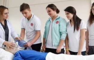 Sağlık meslek lisesi mezunları atama bekliyor