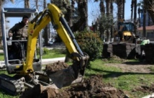 Kuşadası'nda "yeşil seferberliği" devam ediyor