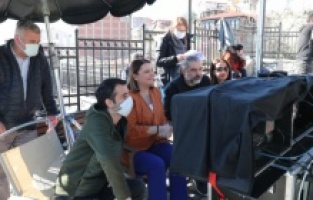 Başkan Hürriyet yönetmen koltuğuna oturdu