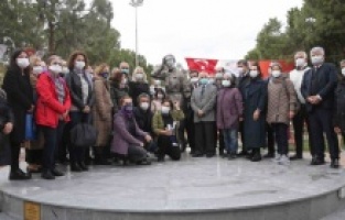 Karşıyaka'da "Sağlık Emekçilerine Saygı Anıtı" açıldı