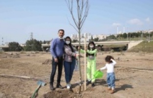 Karşıyaka’da fidanlar toprakla buluştu