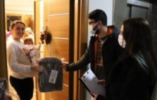 Kartal Belediyesi’nden yeni doğan bebeklere hediye paketi