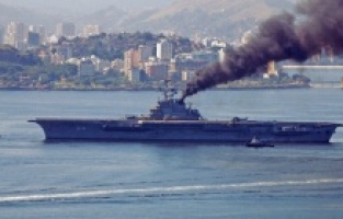 Asbestli olduğu iddia edilen uçak gemisi İzmir’e geliyor