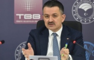 Bakan Pakdemirli: "40 bin ton patates, 10 bin ton kuru soğan dağıttık"