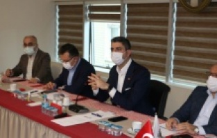 Başkan Gökhan Yüksel Kartal’ın muhtarları ile bir araya geldi