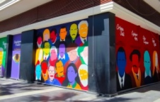 Kuşadası'nın sokaklarında sanat var