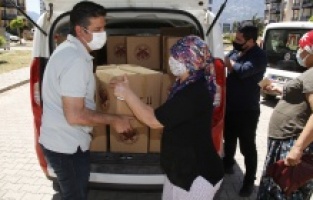 Başkan Turgay Genç'ten erzak dağıtımına destek