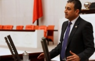 CHP'li Bulut: "Stajyer eczacılar aşılanmalı"