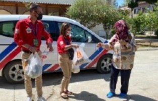 Kuşadası Belediyesi'nden tam kapanmada büyük dayanışma örneği