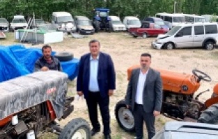 “Tarlada olması gereken traktörler, yediemin deposunda satış bekliyor”