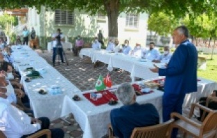 Başkan Zeydan Karalar çiftçinin sorunlarını dinledi