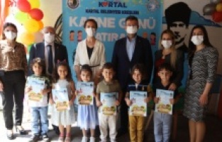 Kartal Belediyesi kreşlerinde karne ve mezuniyet sevinci