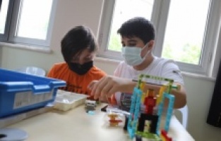 Kartallı çocuklar geleceğe ‘Robotik Kodlama Eğitimi’ ile hazırlanıyor