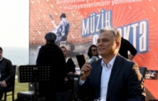Kentin müzisyenleriyle büyük dayanışma