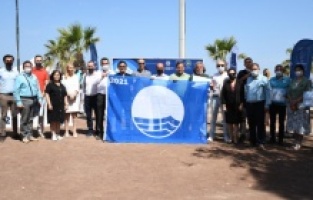 Kuşadası'nda mavi bayraklar göndere çekildi