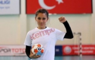 Merve Akpınar'ın okuluna alınmadığı iddialarına CHP'den sert tepki