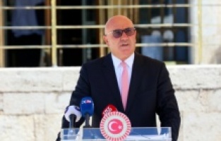 "Atatürk'e hakarete 'Aferin' bekliyorlar"