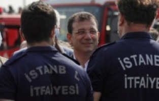 Ekrem İmamoğlu'ndan itfaiyecilere duygusal karşılama